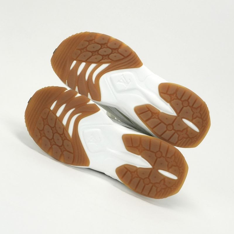 Louis Vuitton Run 55 Sneakers Shoes Mixed Material White — view 7