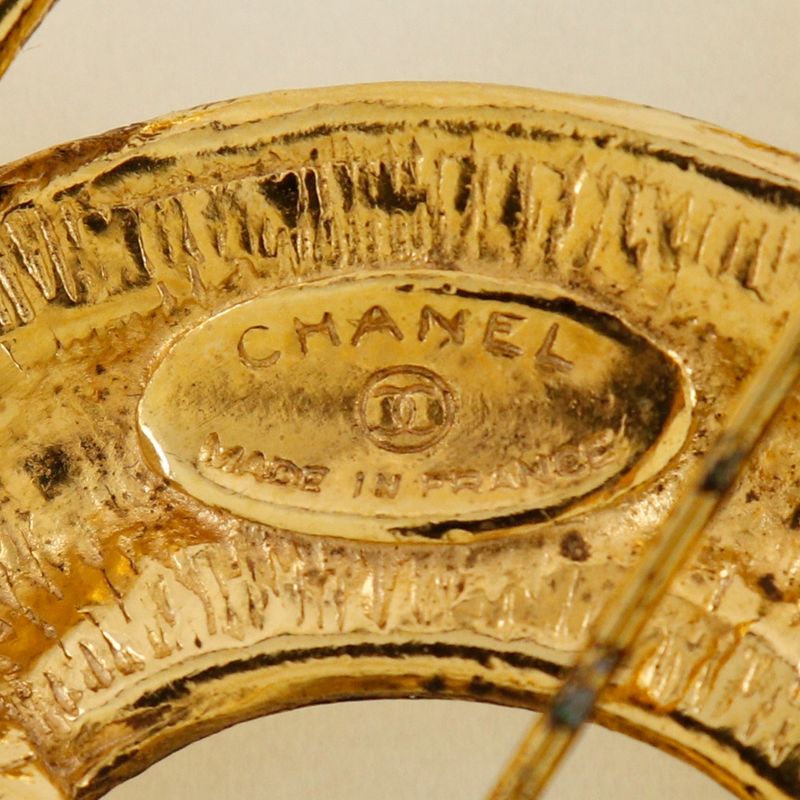 Chanel Coco Mark Quilted Gold Plated 32.4 g Brooch — view 8