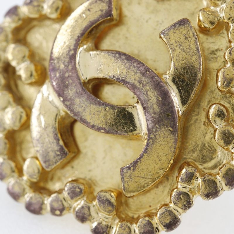Chanel Vintage Gold Plated 96 a 17.4 g Earrings — view 6
