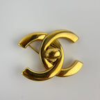 Chanel CC Logo Brooch Gold Turnlock Vintage — view 4