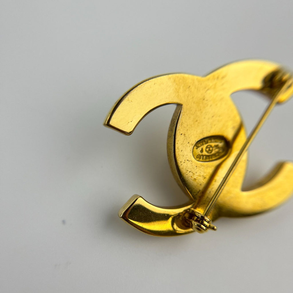 Chanel CC Logo Brooch Gold Turnlock Vintage — view 6