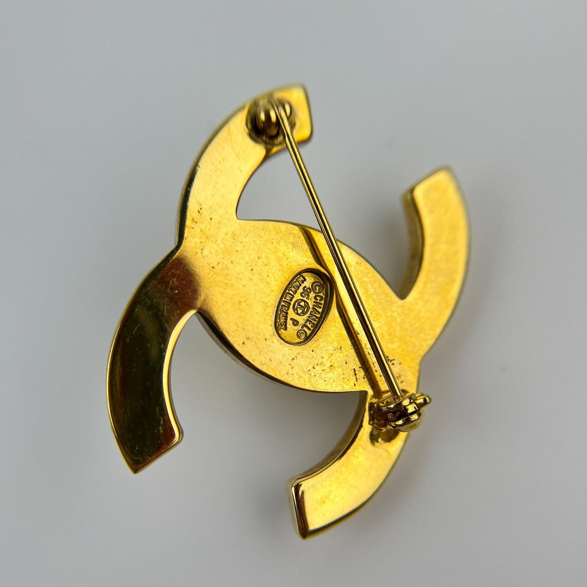 Chanel CC Logo Brooch Gold Turnlock Vintage — view 7