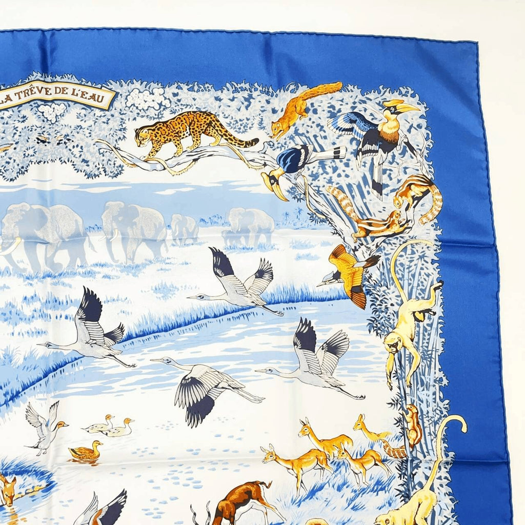 Hermes Super Rare Carre 90 la Treve de L Eau Water Truce Blue Silk 100% Scarf
