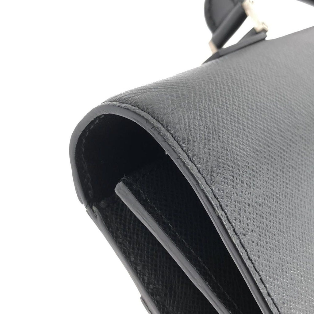 Louis Vuitton Taiga Lagito Bag — view 4