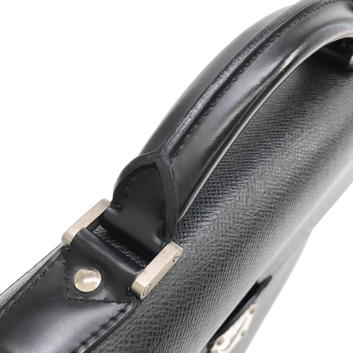 Louis Vuitton Taiga Lagito Bag — view 6