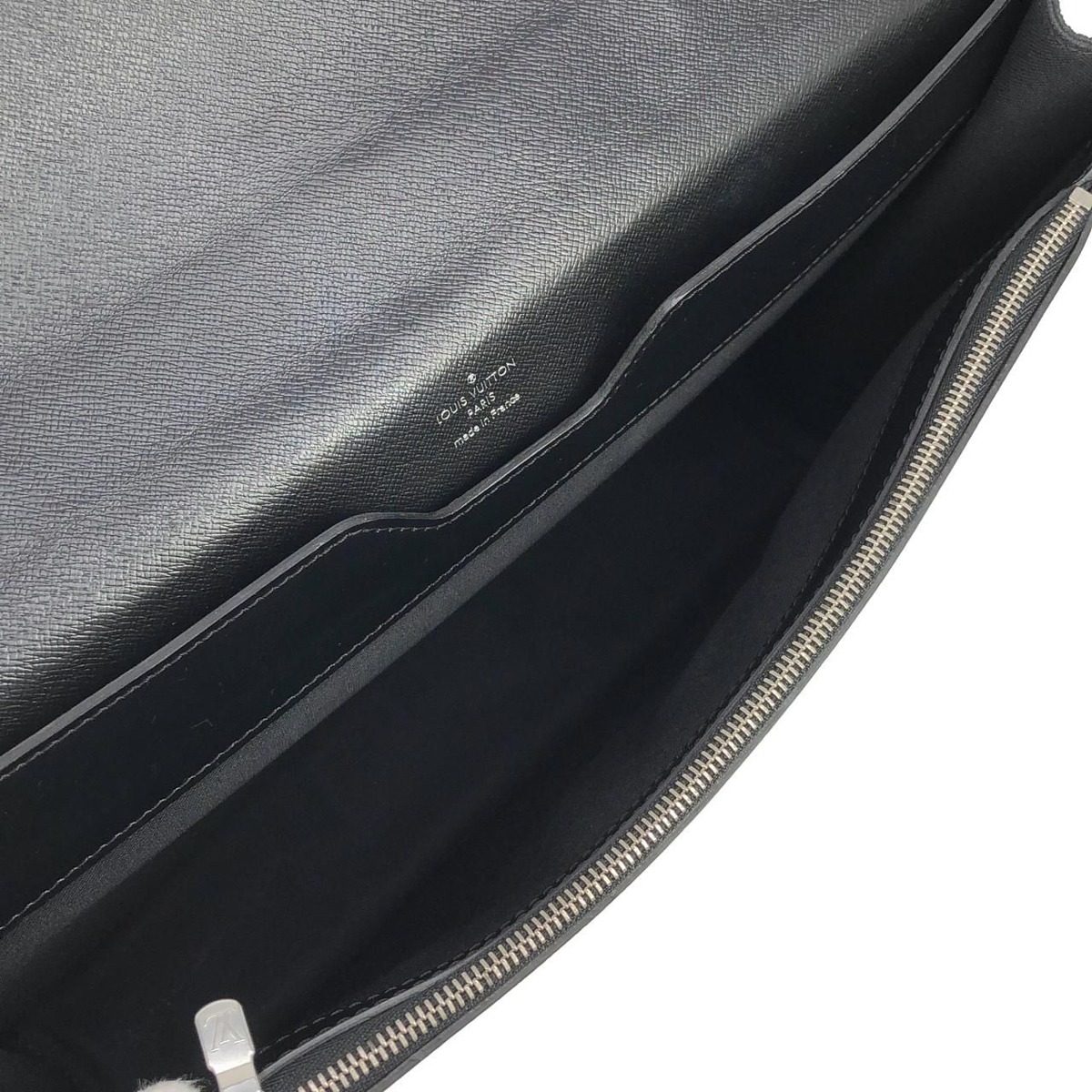 Louis Vuitton Taiga Lagito Bag — view 7