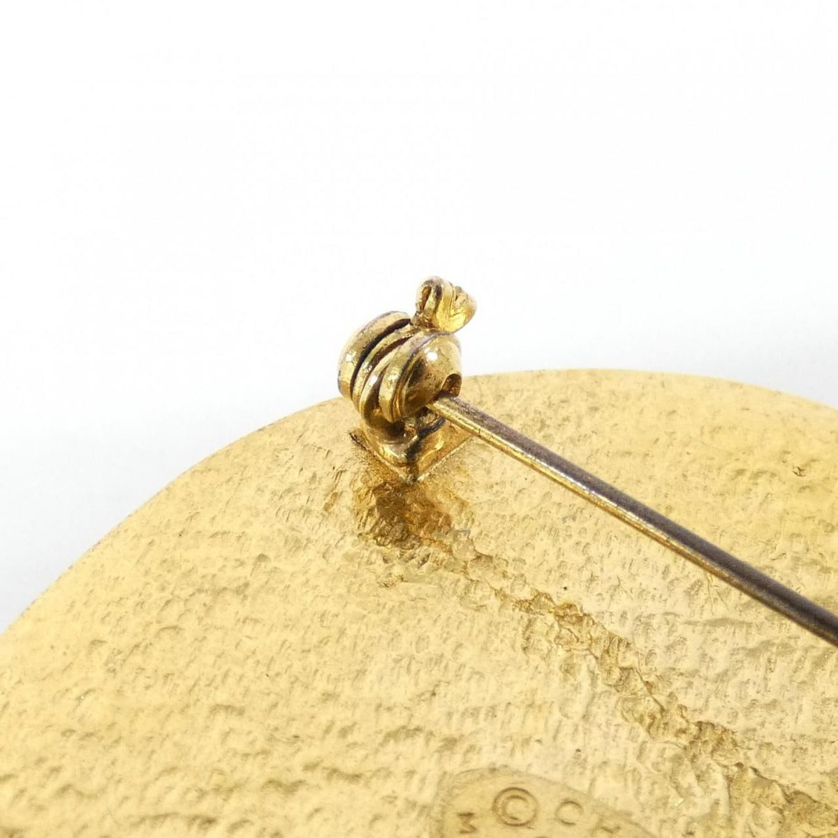Chanel Vintage Brooch Gold — view 8