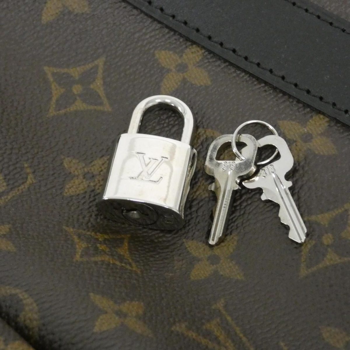 Louis Vuitton Monogram Macassar Keepall Bandouliere 55 cm Boston Bag — view 7