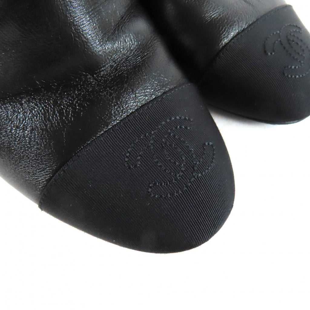Chanel CC Logo Chain Decoration Chunky Heel Leather Long Boots — view 9