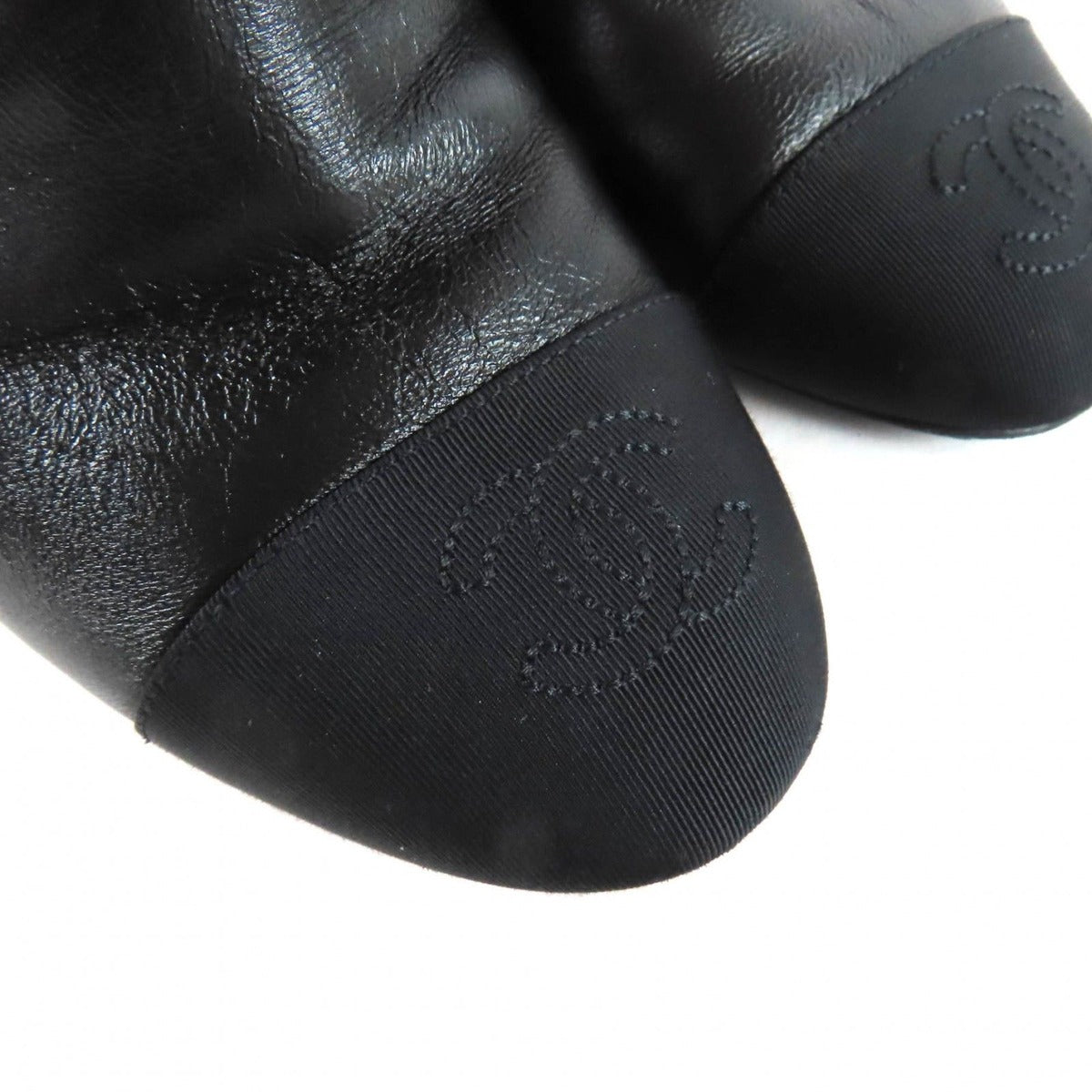 Chanel CC Logo Chain Decoration Chunky Heel Leather Long Boots — view 9