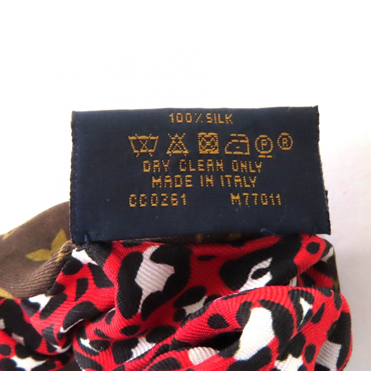 Louis Vuitton 100% Silk with Lvhardware — view 7