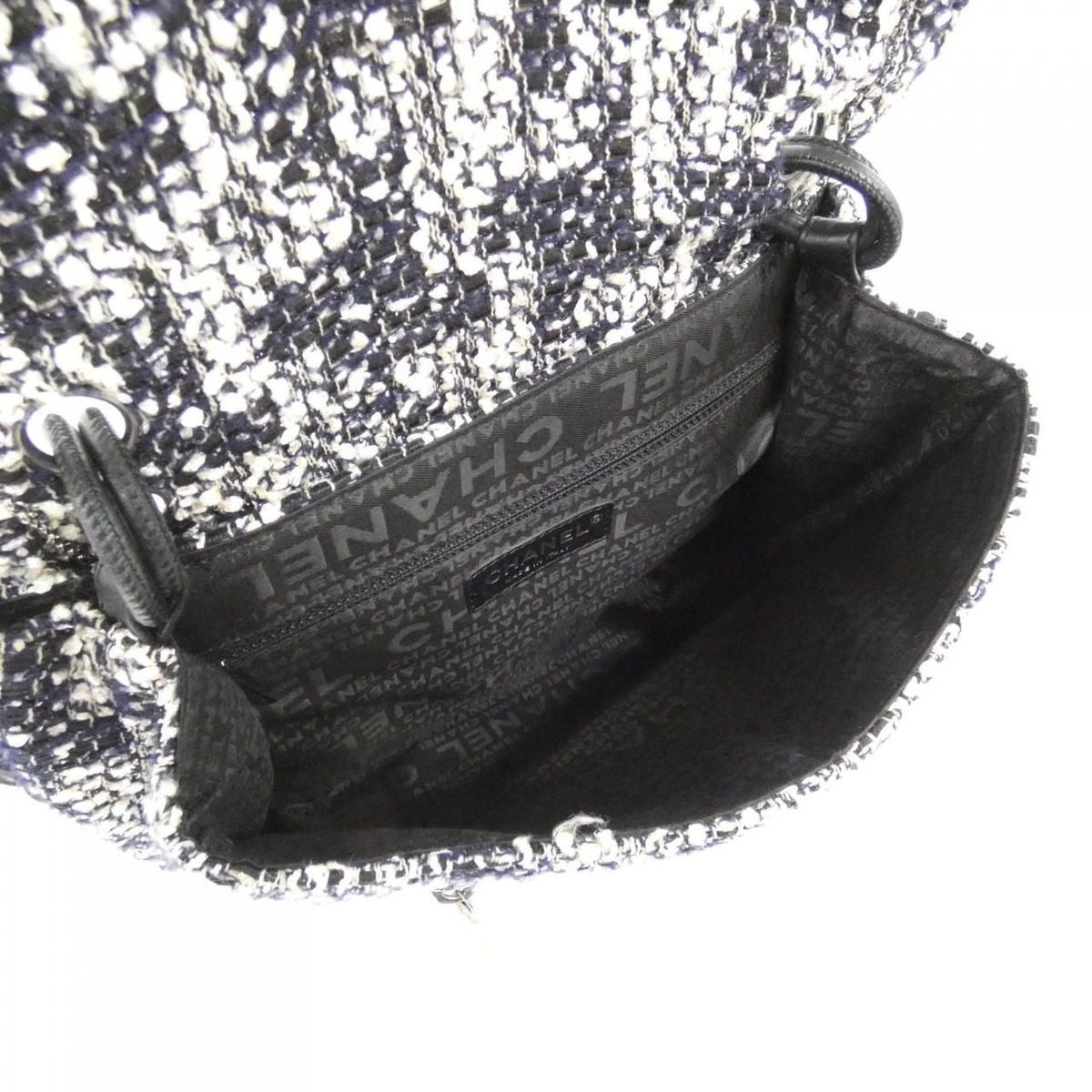 Chanel Vintage Shoulder Bag — view 7