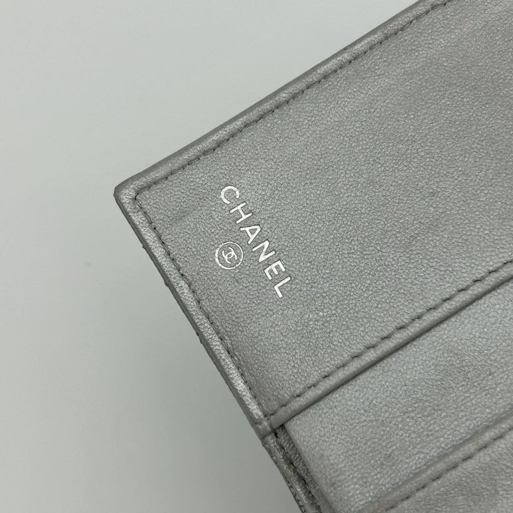 Chanel Compact Wallet Quilted — view 8