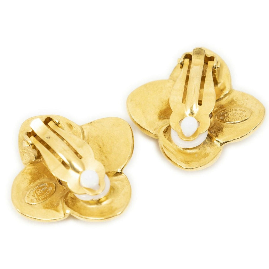 Chanel Cc Clover Motif Clip on Earrings Gold Plated — view 2