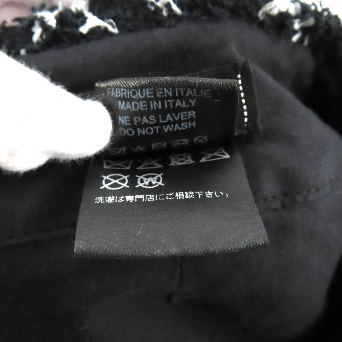 Chanel 19C CC Logo Plaid Tweed Beret Hat Black White — view 9
