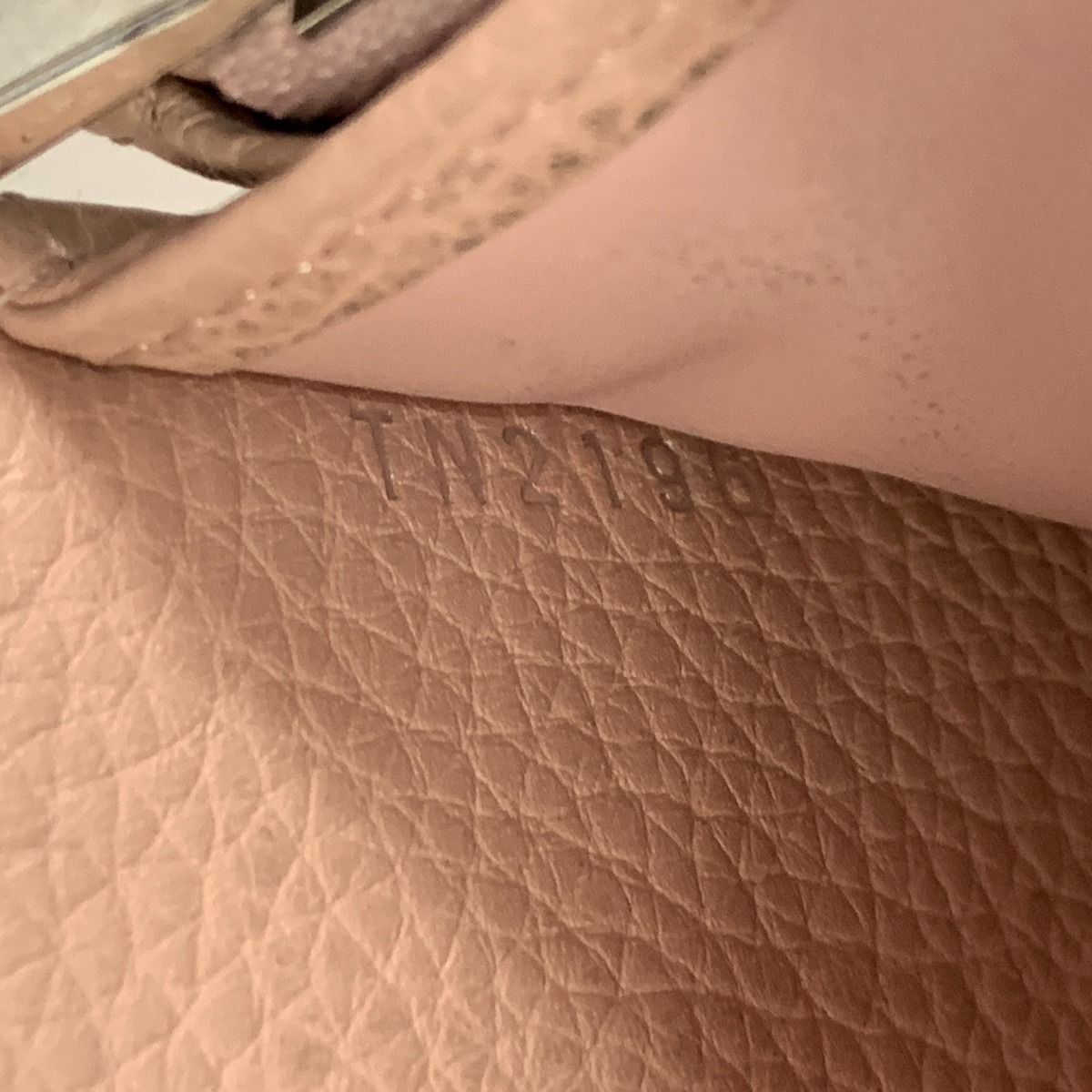 Louis Vuitton Mahina Portefeuille Iris Bifold Long Wallet Light Pink — view 7