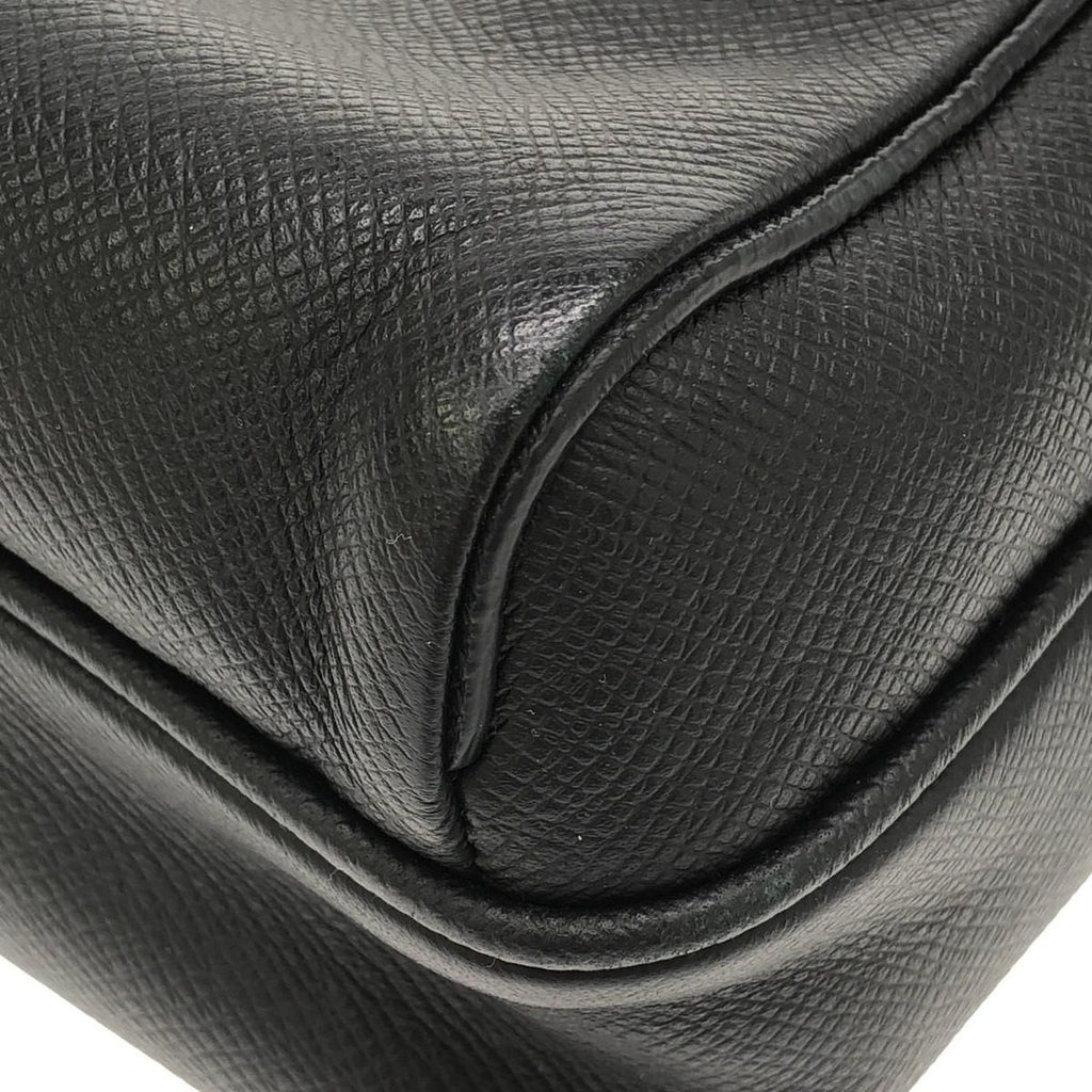 Louis Vuitton Taiga Outdoor Messenger PM Shoulder Bag — view 3