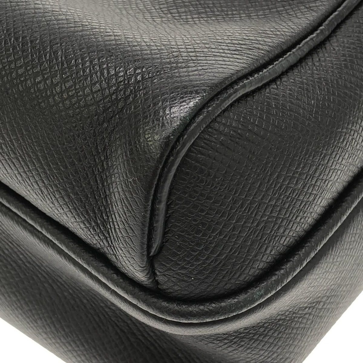 Louis Vuitton Taiga Outdoor Messenger PM Shoulder Bag — view 3
