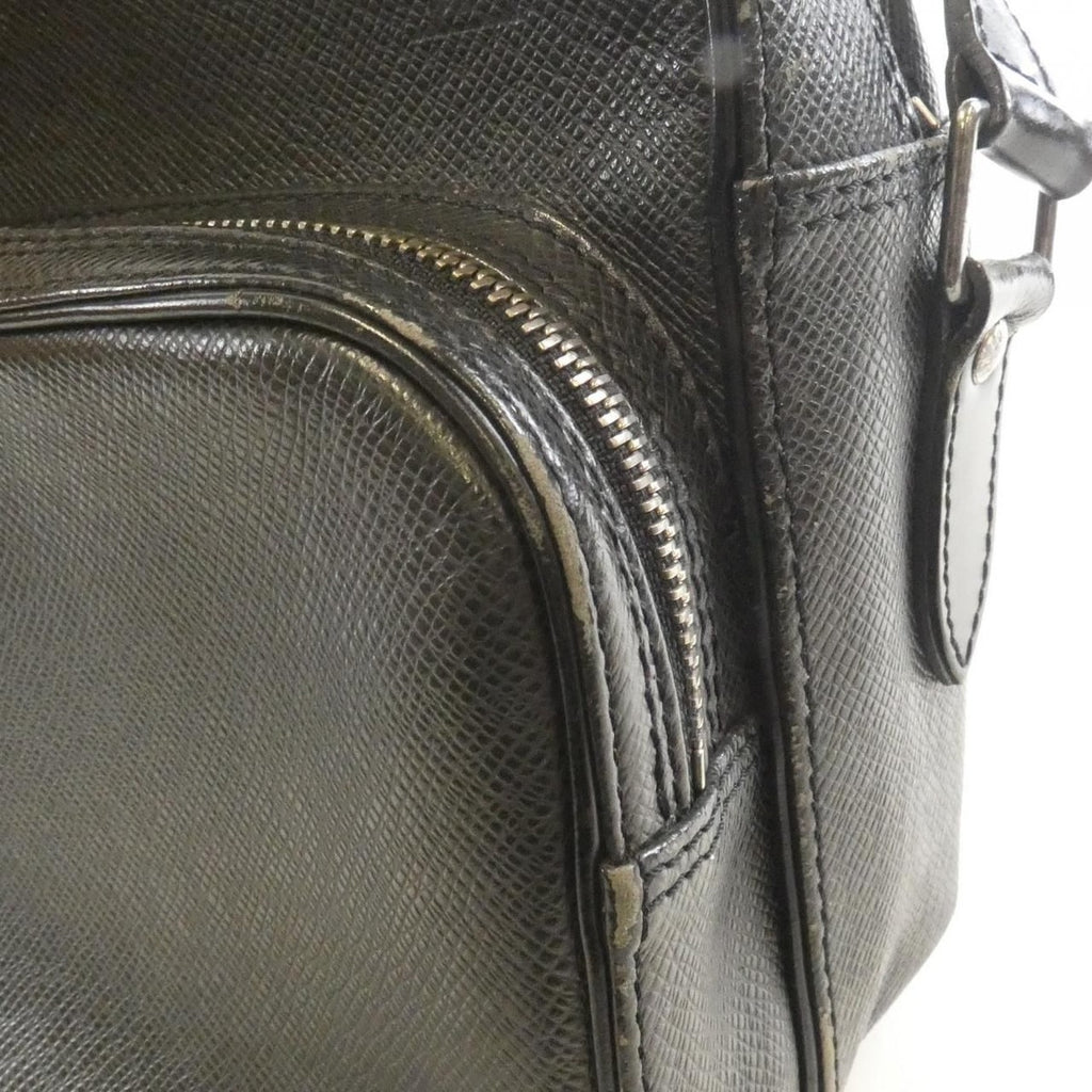 Louis Vuitton Taiga Nile Shoulder Bag — view 4