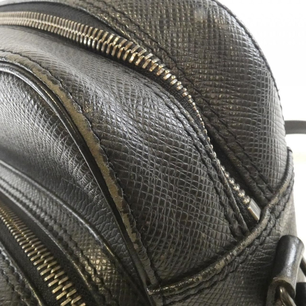 Louis Vuitton Taiga Nile Shoulder Bag — view 5