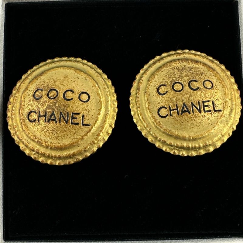 Chanel Vintage Large Earrings Circle — view 3