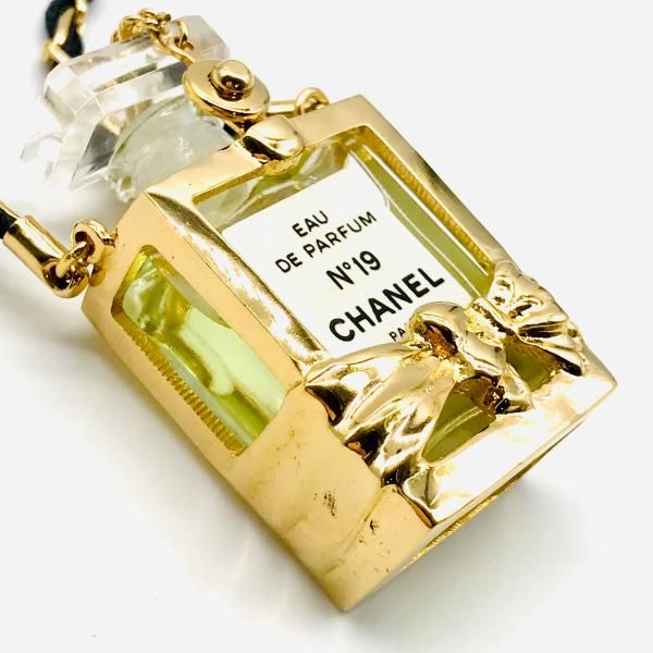 Chanel Perfume Necklace Ribbon Gold — view 9