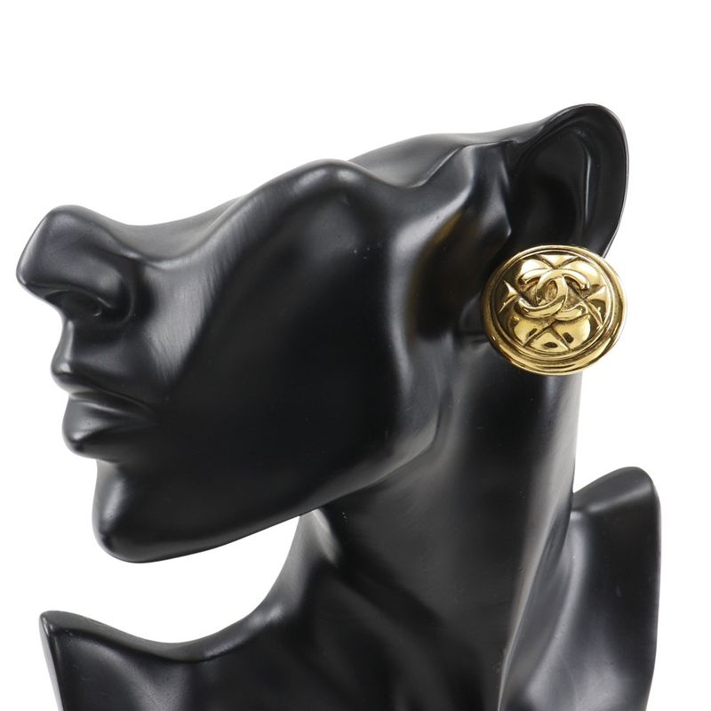 Chanel Coco Mark Quilted Vintage Gold Plated 31 g Earrings — view 3