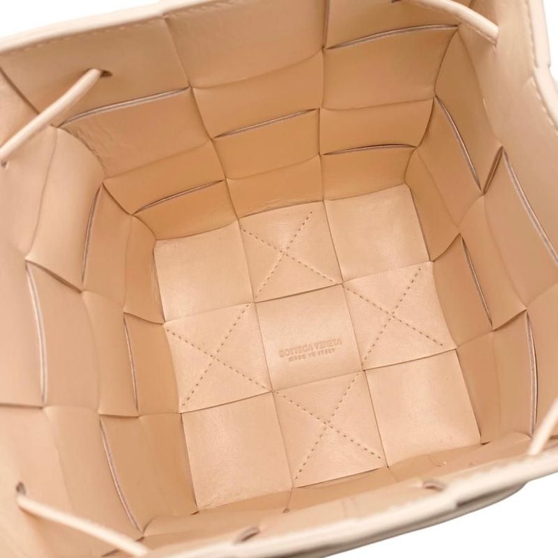 Bottega Veneta Shoulder Bag Small Cassette Bucket Lambskin Pink — view 8
