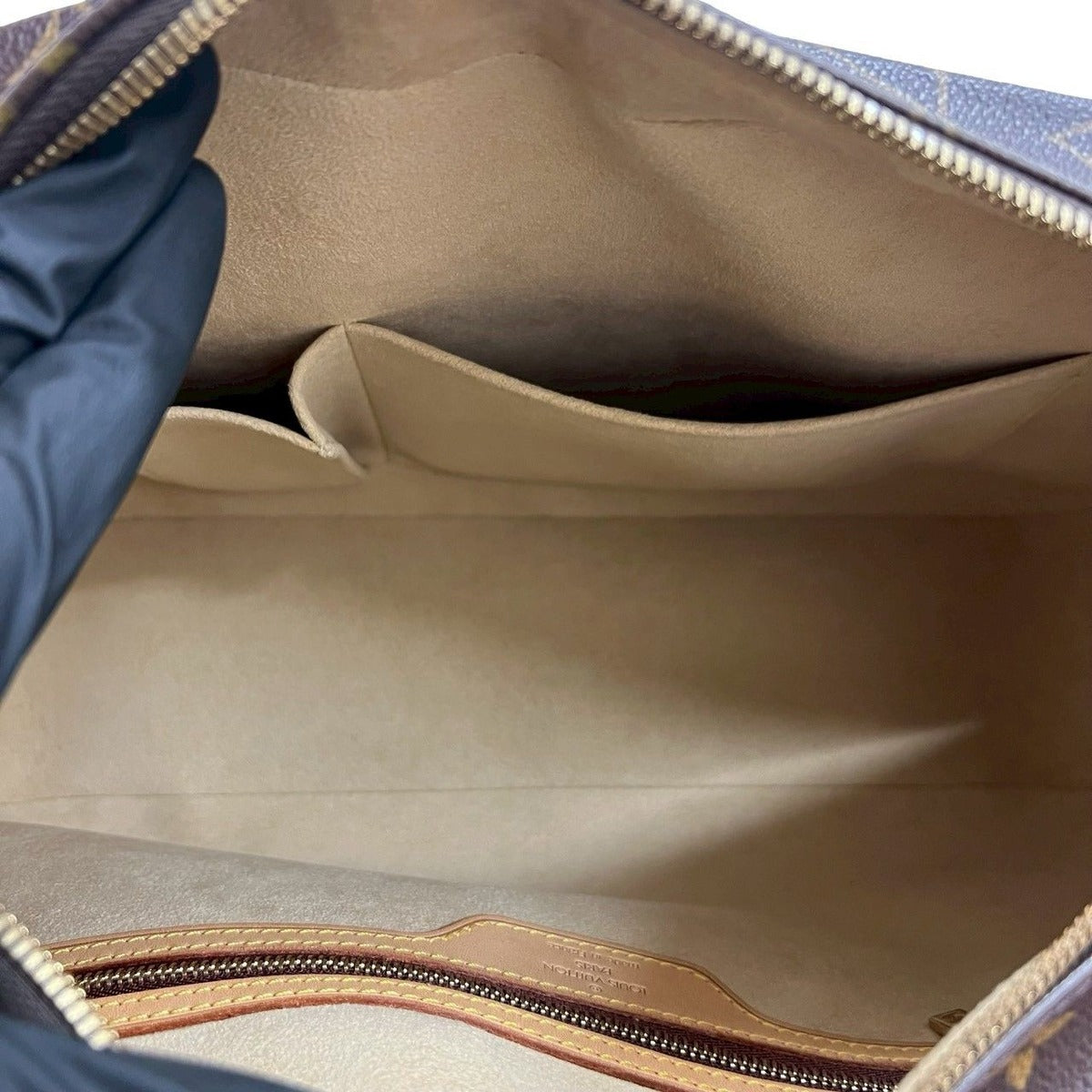 Louis Vuitton Vintage City GM Monogram Leather Tote — view 9