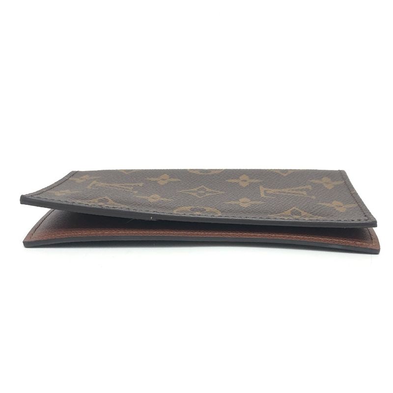 Louis Vuitton Passport Case Monogram Couverture NM — view 4