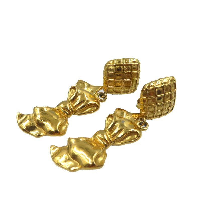 Chanel Vintage Ribbon Metal Gold Earrings 0206 — view 2