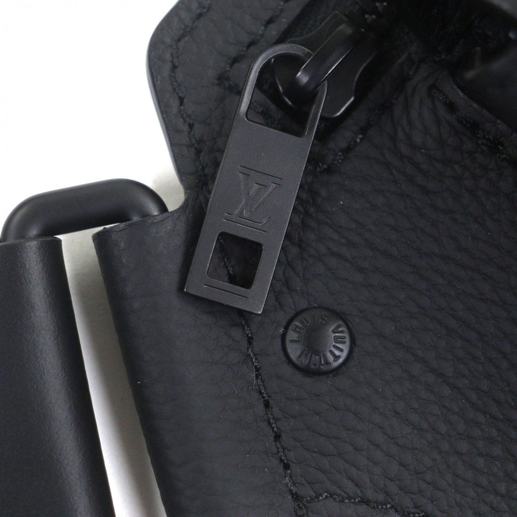 Louis Vuitton Leather Noir Black Aerogram Takeoff Ring Body Bag — view 3
