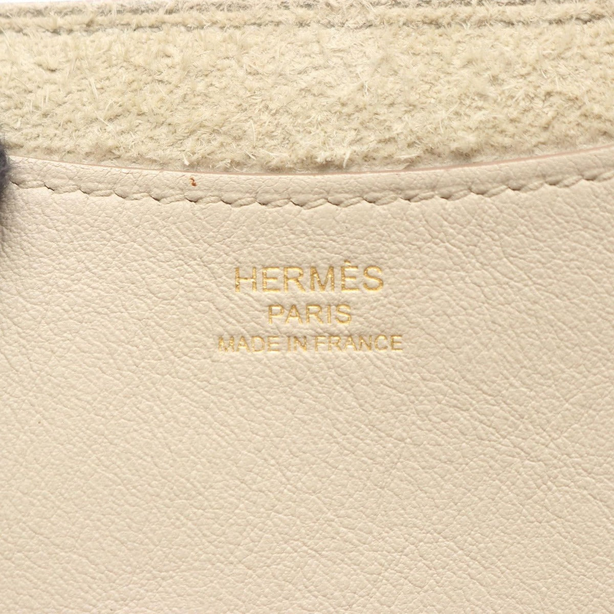 Hermes Handbag in the Loop 23 Beton Leather — view 4