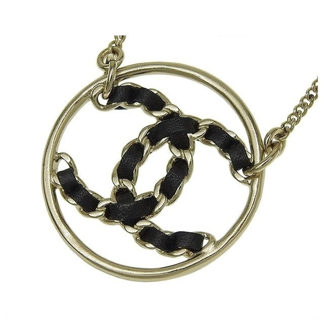 Chanel CC Logo Circle Chain Leather Pendant Gold Metal Necklace
