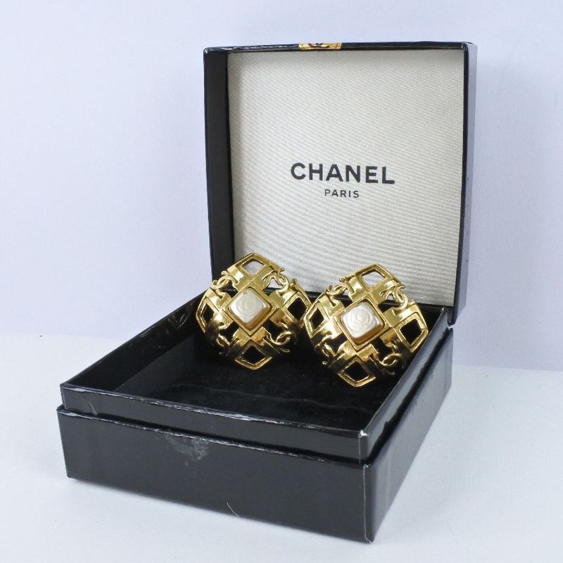 Chanel Coco Mark Vintage Gold Plated 23 g Earrings — view 9