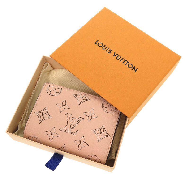 Louis Vuitton Monogram Mahina Portefeuille Cles A Magnolia Fold — view 2