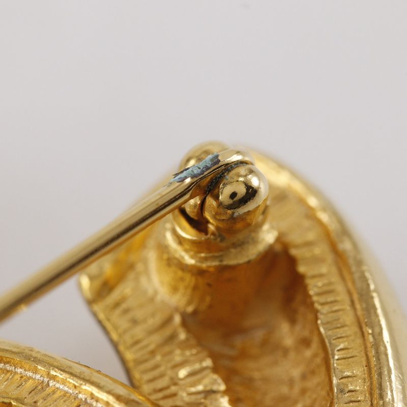 Chanel Coco Mark Quilted Vintage Gold Plated 17.7 g Brooch — view 5