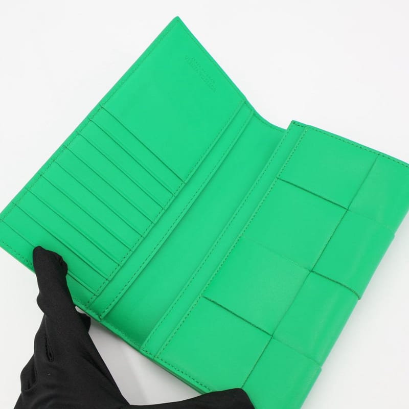 Bottega Veneta Maxi Intrecciato Leather Wallet Green — view 2