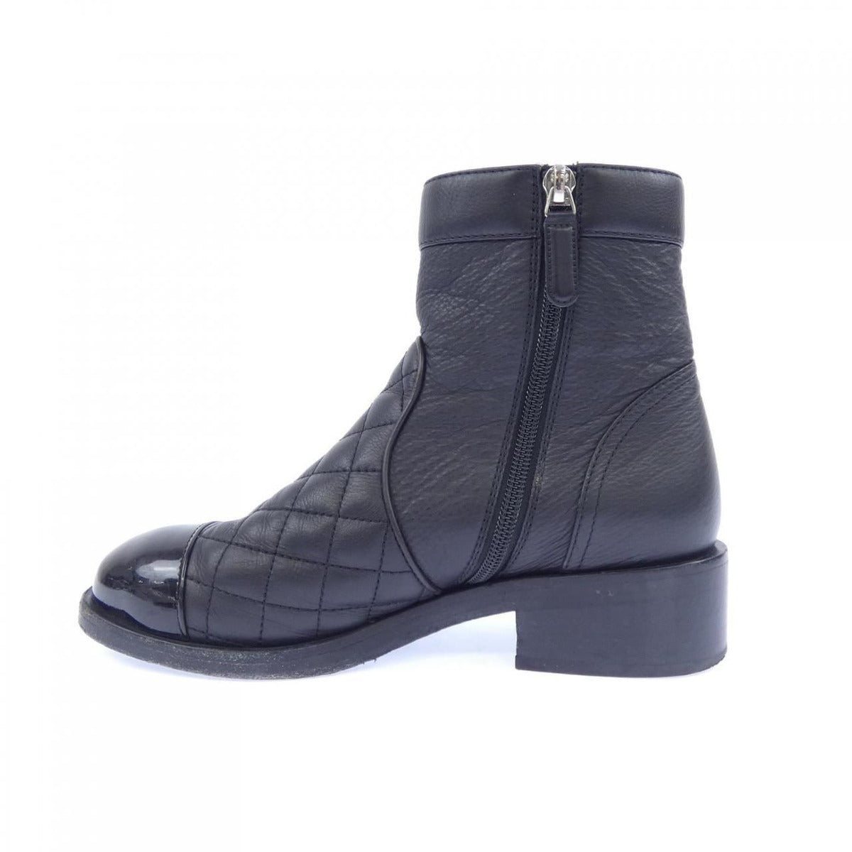 Chanel Ankle Boots Turnlock — view 2