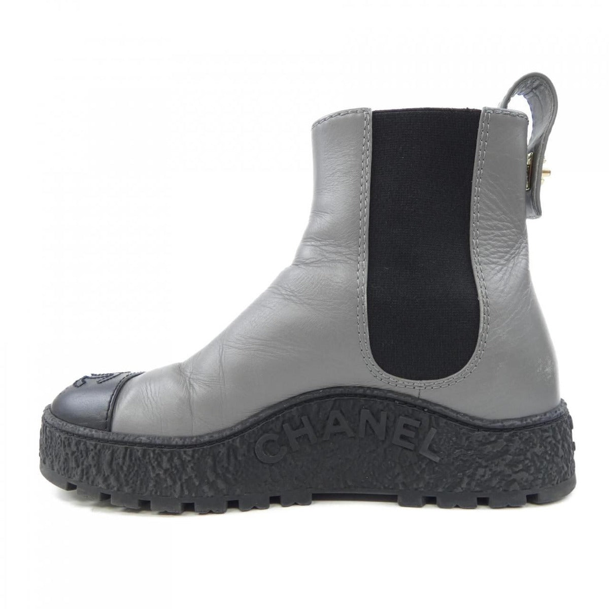 Chanel Ankle Boots Turnlock — view 2