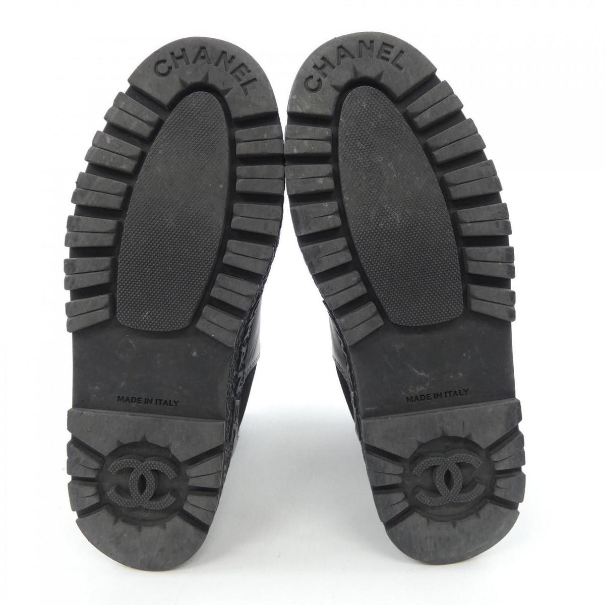 Chanel Ankle Boots Turnlock — view 4