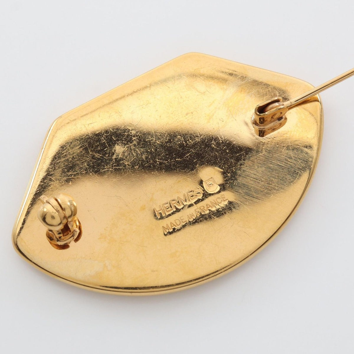 Hermes Brooch Enamel Red — view 5