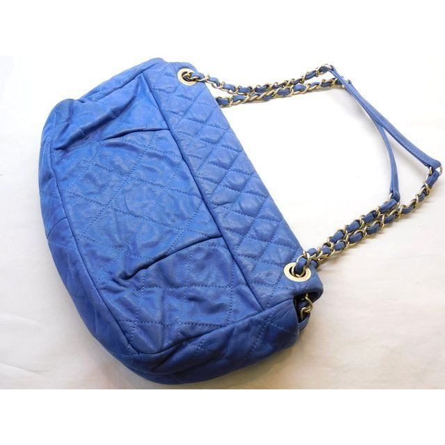 Chanel Shoulder Bag Leather Blue Quilted — view 2