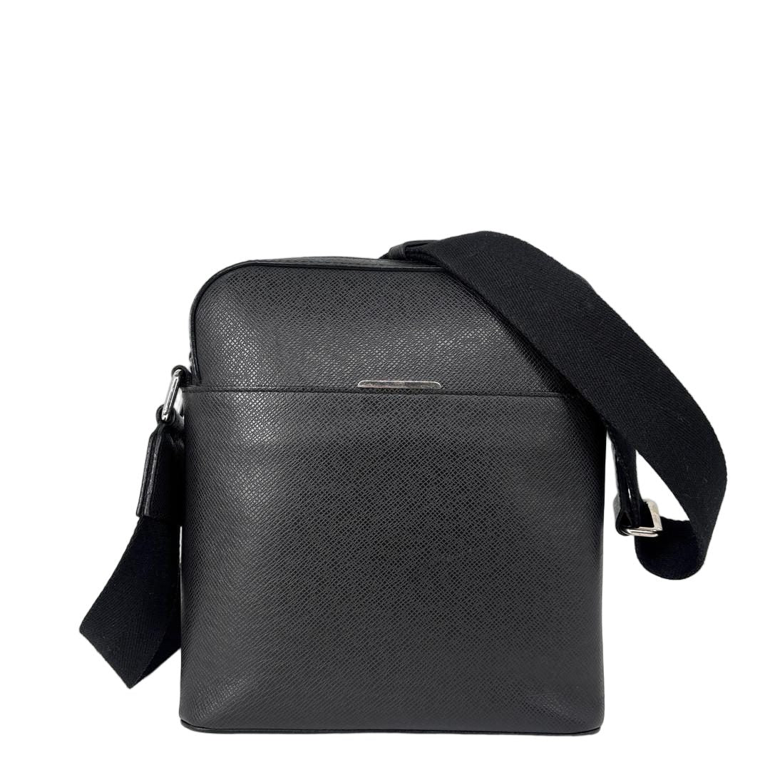 Louis Vuitton Taiga Anton Shoulder Bag