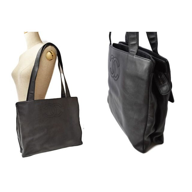 Chanel Tote A4 Lamb Leather Black — view 2