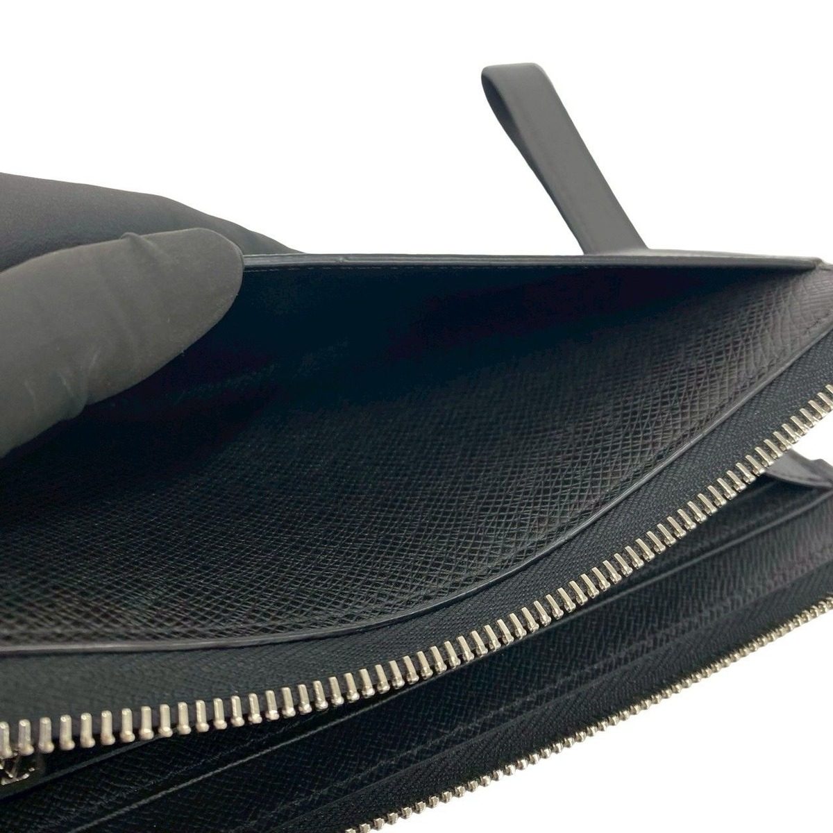 Louis Vuitton Zippy Dragonne Taiga Leather Zipper Wallet Noir Black — view 8