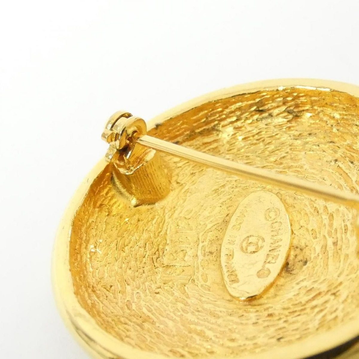 Chanel Vintage Brooch Gold — view 3