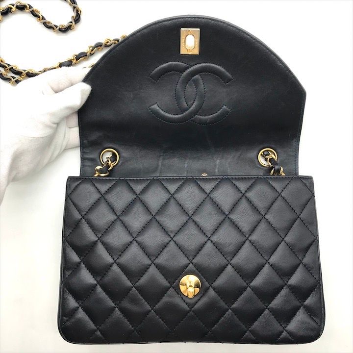 Chanel Quilted CC Logo Lambskin Turnlock Shoulder Bag Navy — view 7