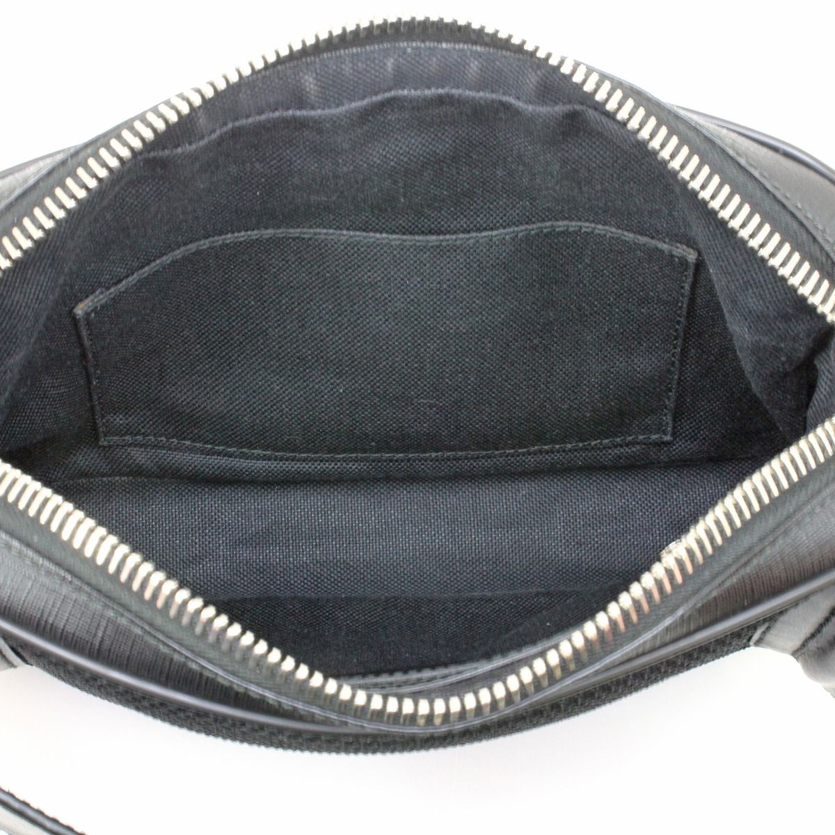 Gucci GG Supreme Taiga Body Bag — view 9