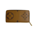 Louis Vuitton Monogram Giant Long Wallet Zippy — view 2
